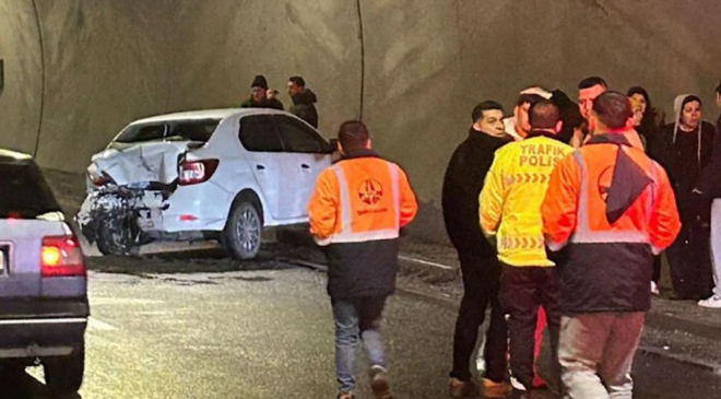 Tünelde faciadan dönüldü: 3 araç birbirine girdi!
